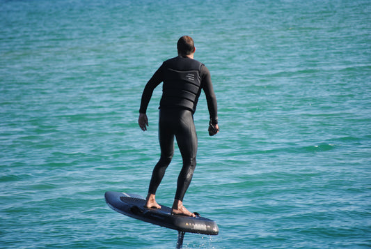 5 reasons why an electric surfboard is worth buying
